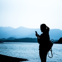 鹿晗生日关晓彤准时送祝福,画风唯美