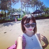 外国美女游中国深圳,感叹中国发达且安全想买