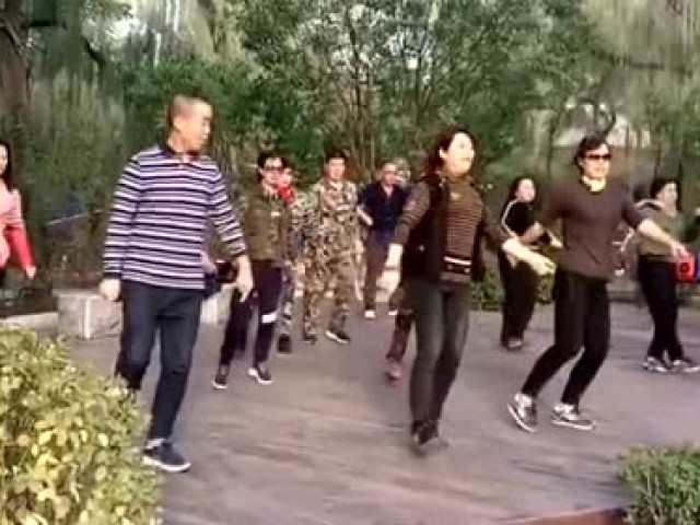 阿楠老师示范现代舞DJ舞曲远走高飞正反面演