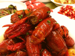 排列5杀号定胆平安彩票:虾爷卖小龙虾,个头有