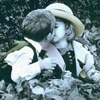 Ella为穿高跟鞋脚后跟已磨破,搞怪发文:真怀念