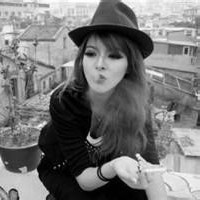 蒋勤勤晒与好友孕肚合照腹部高高隆起四肢纤细