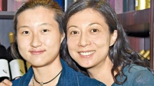 小龙女陪女友私奔去加拿大 吴绮莉:爱情真伟大