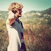 男子一人模仿15个明星唱歌,唱的如痴如醉,却让