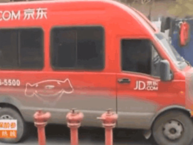 京东小哥少了2箱苹果,找到记者时都快哭了:要