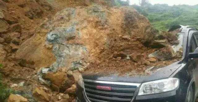 抢车跳崖逼真如游戏 侠盗列车手真人版