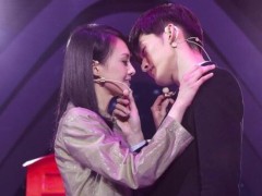 林志玲跳舞肩带滑落,男伴的眼神让人尴尬!网友