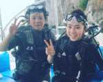 邓紫棋漂亮妈妈近照曝光 母女俩简直就是姐妹花