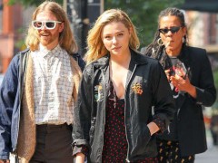 冯巩调侃明星大腕,冯小刚笑不止,吴京更是笑得