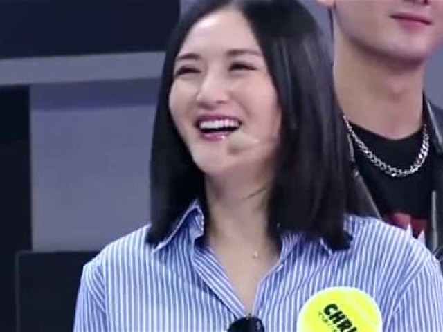 张智霖模仿袁咏仪逛街买包:你知道吗,她买多东