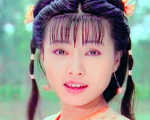 她是赵薇同学，曾传与周杰相恋，如今隐退生女