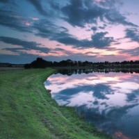 邓伦来了,背着单肩包微微一笑好帅呀,灯芯们喜