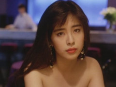 首歌红遍全国,如今和绯闻女友现身机场,短发墨