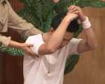 小沈阳补位《跨界歌王》竟然向其他选手下跪