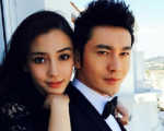 忙着造人？Baby探班黄晓明 公婆全程陪伴