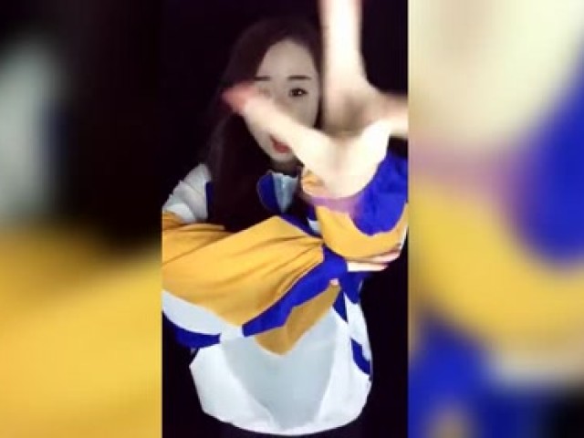 最近超火的开车舞,这个女人跳得可真不一样啊