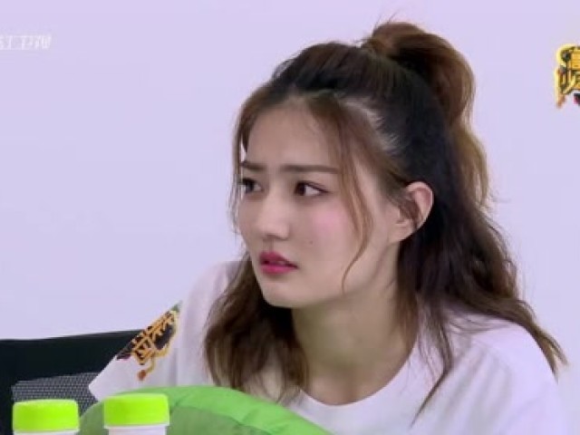 中超出现搞笑瞬间!门将弃门出击,却一脚踢空,目