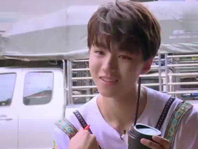 王俊凯用英语和泰国人交流无压力,发音出乎意