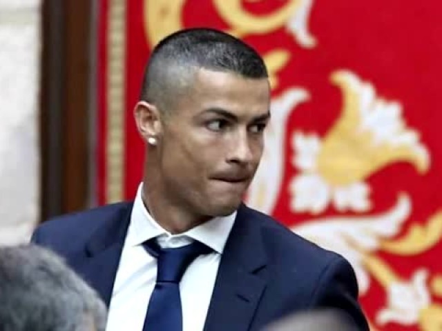 体育早报：詹姆斯未来4年能否带队夺冠？赔率偏向湖人无冠