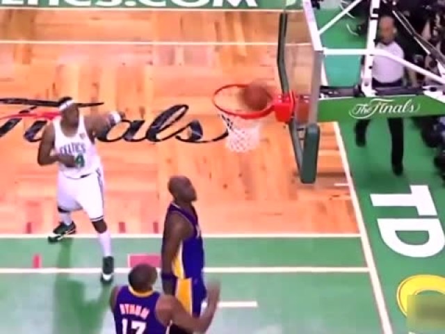 体育早报：詹姆斯未来4年能否带队夺冠？赔率偏向湖人无冠