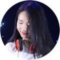 美女DJ现场打碟歌曲:《别问我是谁》,多年后再