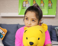 《飞刀又见飞刀》刘恺威关智斌片场书不离手