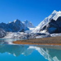 鹿晗关晓彤又来撒狗粮,鹿晗晒自拍情侣围巾实