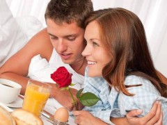 刘强东美国饭局照片曝光 疑似真正女主角现真