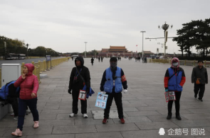 他们曾经月入过万  如今在寒风中瑟瑟发抖没有生意快要失业