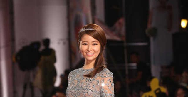 第50届<em>台湾</em>电视<em>金钟奖</em>红毯 林心如透视长裙亮