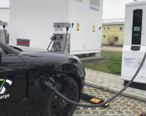 保时捷新一代电动汽车每充电3分钟可多行驶100公里