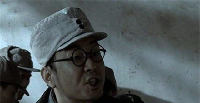 《亮剑》同是旅长去被服厂找李云龙:旧版霸气逼人,新版绵软无力