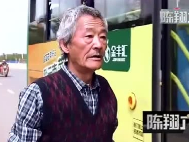 陈翔六点半:妹爷挺嚣张,上公交车逃票还骂人,被毛台赶