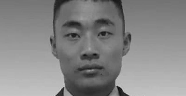 罗庄数万市民十里长街接赵永一烈士"回家"