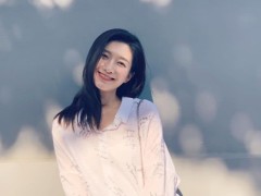 人送外号"腿精"的江疏影,最近美出天际,简单也是时尚!
