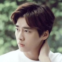 很生活化的马来西亚男模搭配女模特内衣走秀