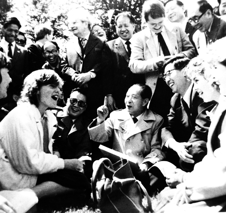 胡耀邦:他带头穿西装,还唱流行歌曲