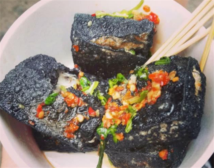 闻着臭吃着香的臭豆腐为什么那么臭,知道真相的你还会