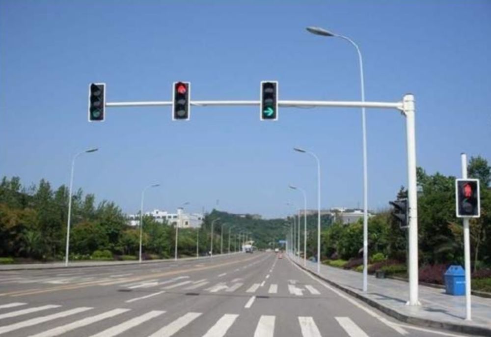 集宁新区部分道路交通信号灯出现黑屏现象!出行的朋友