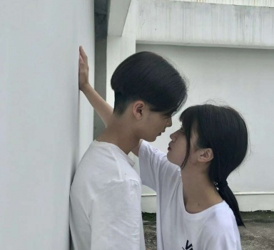 00后最近流行的情侣头像:我们爱的就是轰轰烈烈,因为我爱你!