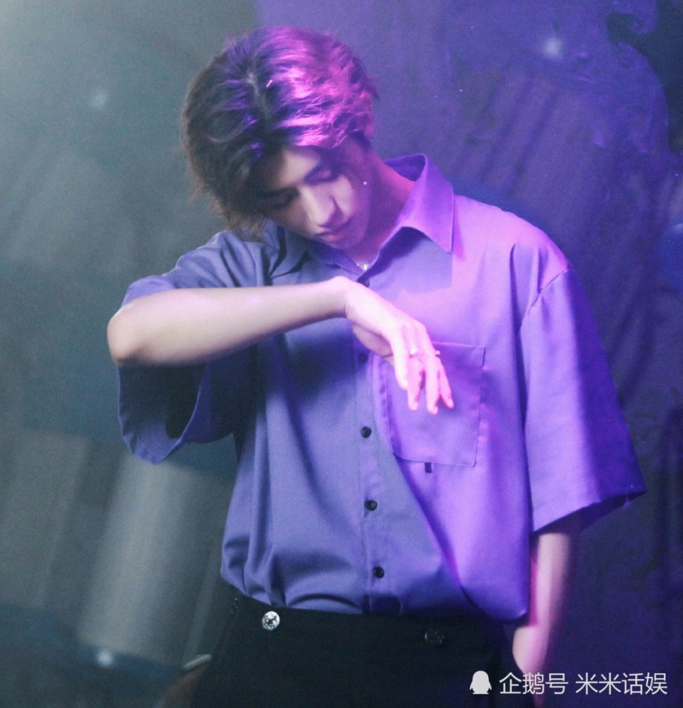 "蔡徐坤打篮球"主题t恤热卖,看到买家秀,网友:敢买不敢穿!