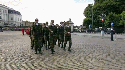 堂堂 比利时军校生,在国庆日阅兵式上踏起了