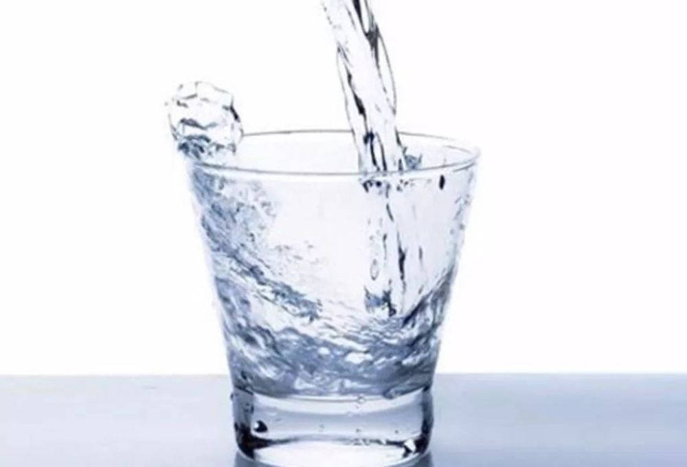 每天喝3000毫升水,可以预防尿路结石!