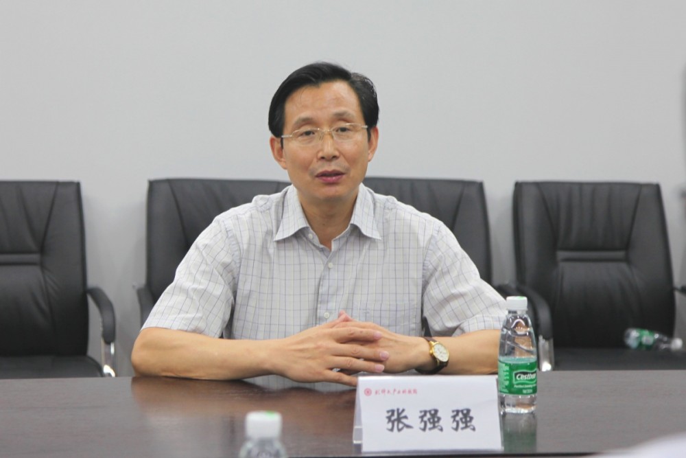 揭牌仪式上,北体产业管理集团张强强总经理说:国家大力发展健康产业