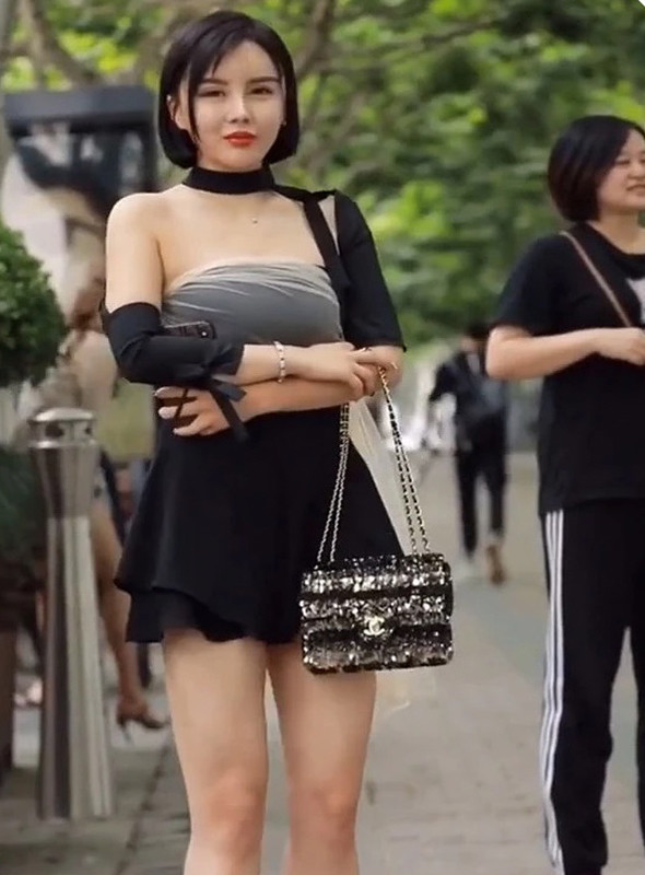 谁说微胖的小姐姐穿衣服都不好看的,微胖的小姐姐穿上裙子才是更加的