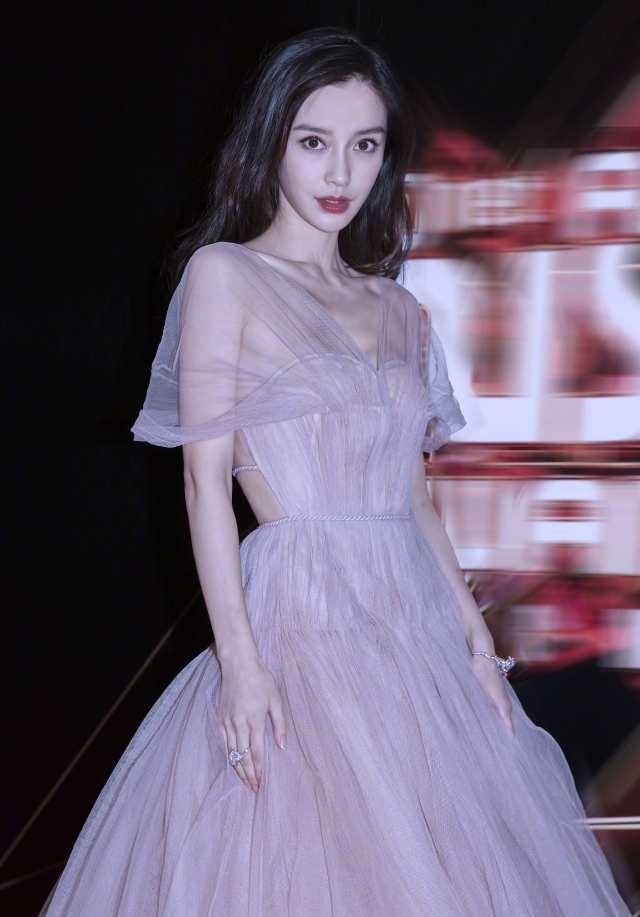 图四杨颖甜美可爱,颜值爆表,妥妥的小公主.