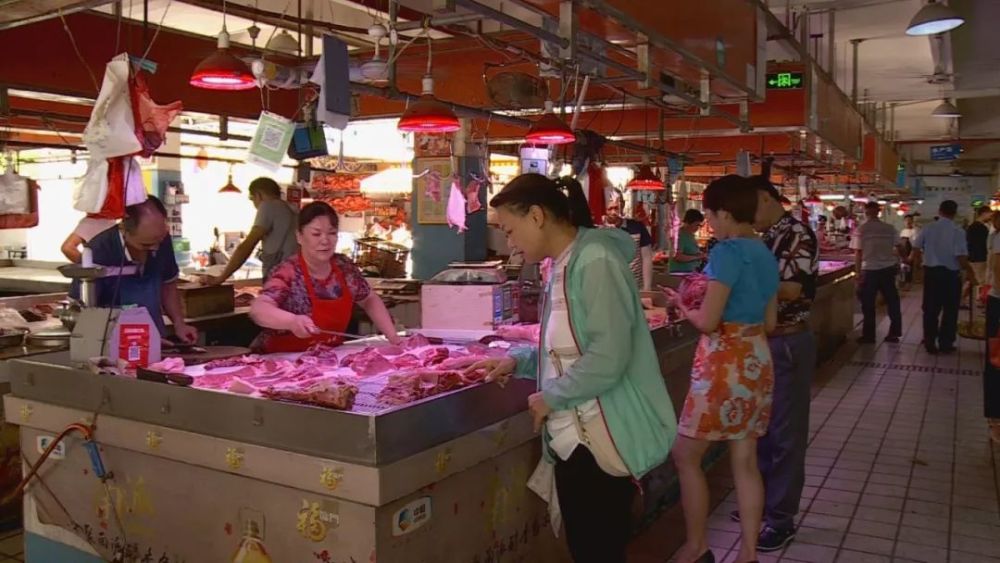 近日,小编分别来到 市场,肉联厂 在端州城区岗尾市场,多家猪肉档口