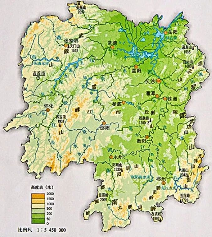 整个湘江流域东边和江西的鄱阳湖水系以湘赣边境的幕阜山—罗霄山脉为