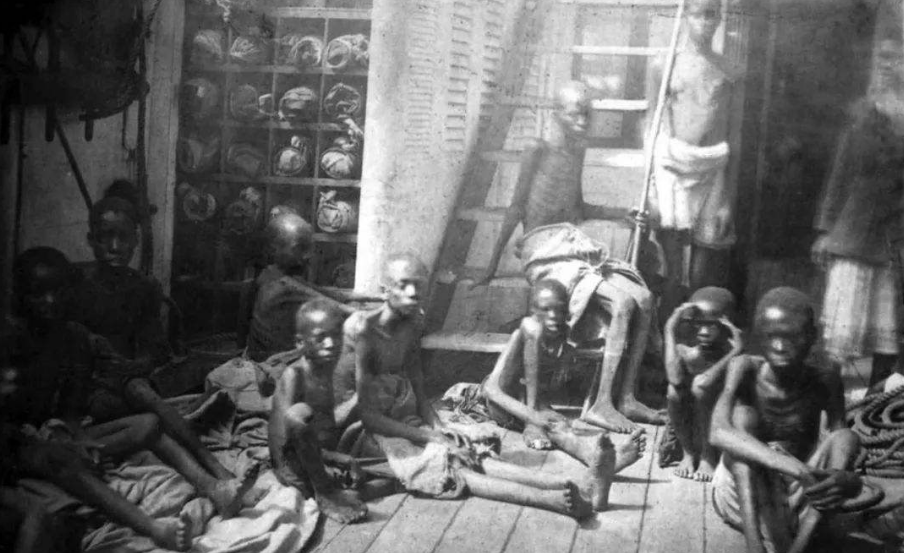 古代人贩子运输黑奴时,不论男女都要扒个精光?为什么?