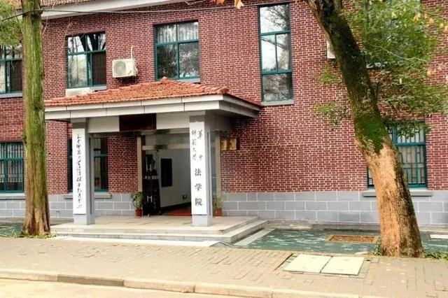 拥有110多年历史的华中师范大学,校园建筑具有浓厚的古典气息
